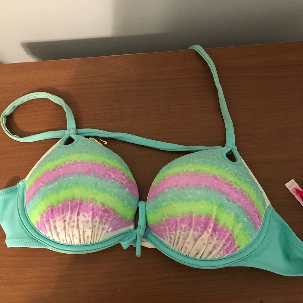 Victoria’s Secret bikini